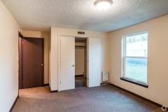 w025-wynterbrooke-apartments-hamburg-ny-2br-1ba-900sf-primary-bedroom